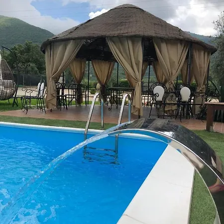 Alojamento de Acomodação e Pequeno-almoço Centro Estivo Il Piccolo Paradiso *